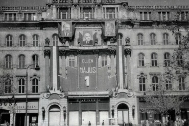 A Vörösmarty tér és a Gerbeaud-ház, 1954. Forrás: Fortepan / Marics Zoltán
