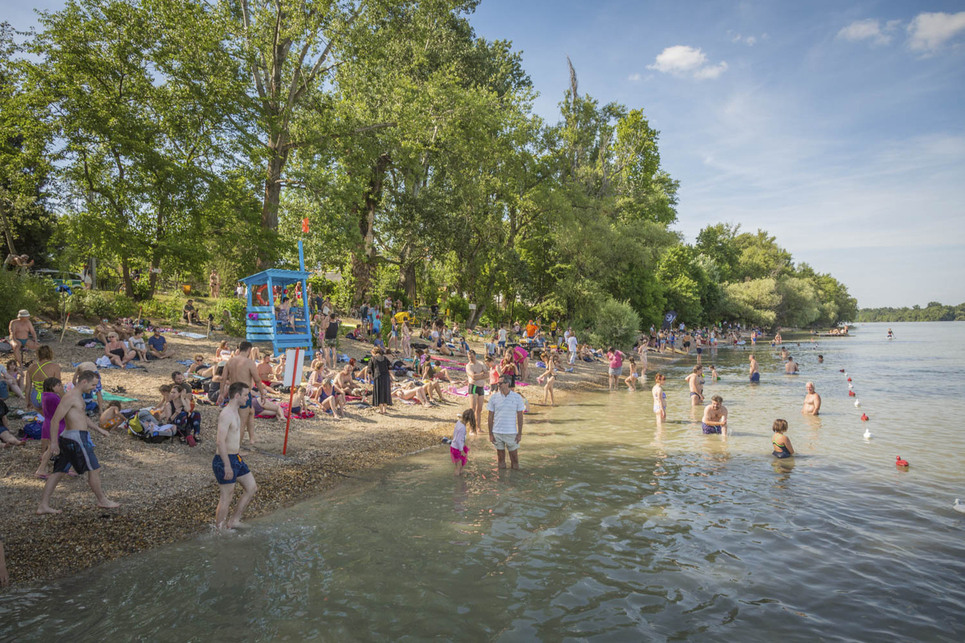 Római szabadstrand.
Fotók: Spengler László. Forrás: Valyo // Építészfórum Archívum