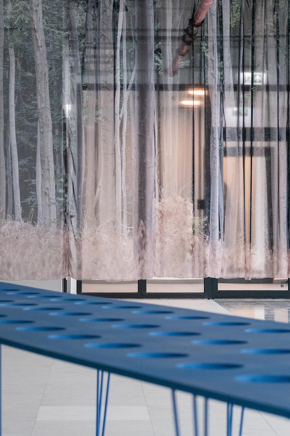 Modernizmus darabokban: a Liget Center, az egykori MÉMOSZ-székház építészeti karakterei. Kiállításkoncepció: Paradigma Ariadné + Art is Business. Fotó: Paradigma Ariadné