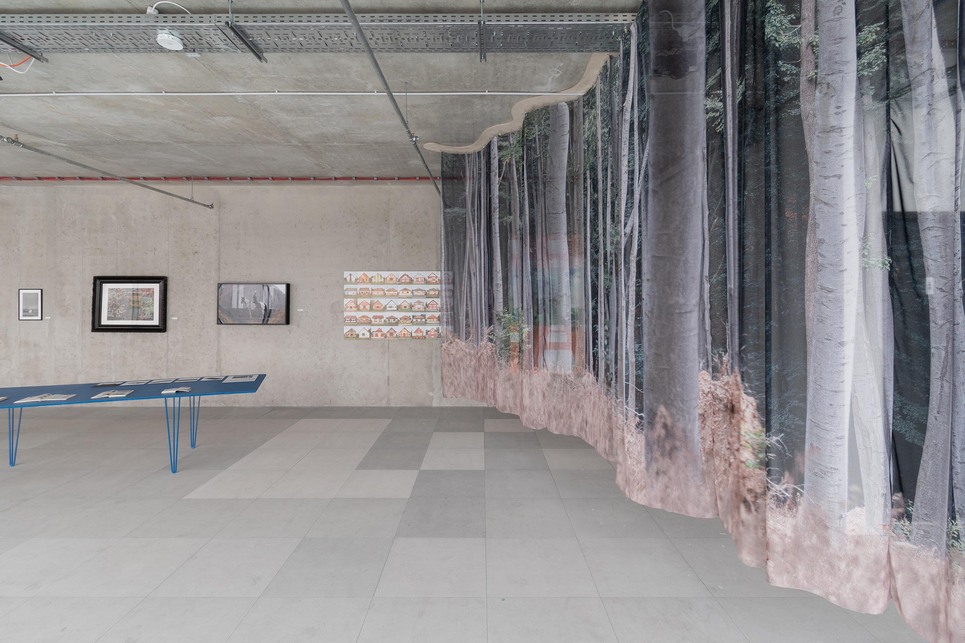 Modernizmus darabokban: a Liget Center, az egykori MÉMOSZ-székház építészeti karakterei. Kiállításkoncepció: Paradigma Ariadné + Art is Business. Fotó: Paradigma Ariadné