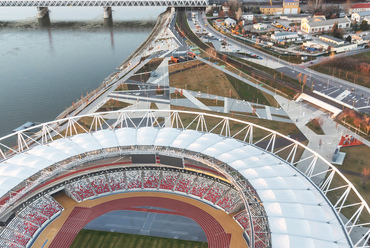 Az atlétikai stadion, és parkja azonban november végétől szabadon látogatható.
