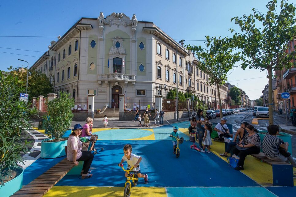 Tactical placemaking Milánóban. Via Spoleto. Fotó (c) Bloomberg Associates. Forrás: Cooperative City