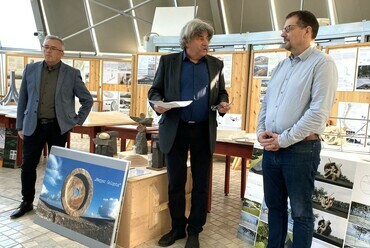 Hargitai János, Dévényi Sándor, Závodszky Szabolcs a mohácsi csata 500. évfordulójához kapcsolódó alkotói pályázat eredményhirdetésén. Forrás: MMA.hu
