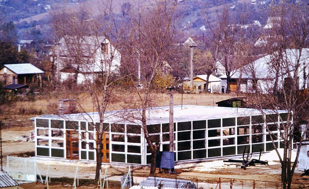 A központi panel épület archív fényképe az építkezéskor. Forrás: BME Lakóépülettervezési Tanszék / Dévényi Tamás