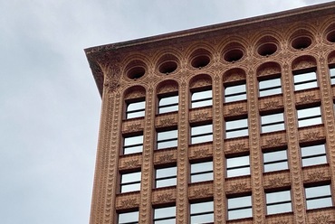 Louis Sullivan: Wainwright Building // Wiki Commons

