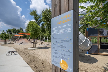 A legapróbb részletekre is figyelve, az információs táblák is a legnagyobb gondossággal lettek tervezve, kivitelezve. Példaértékű!  // Pünkösdfürdő park
