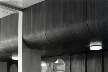 Kényelmes társalgó a recepció mellett – Penner Gyuláné, 1973. Forrás: Virtuális leletmentés
