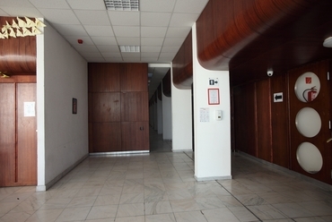 A recepció mögött van az előadóterem. Forrás: Virtuális leletmentés
