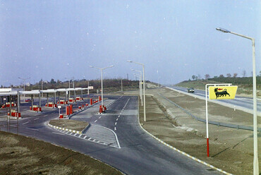Siófok, M7-es, benzinkút a 94-es km-nél, 1971. Forrás: Fortepan 94949 / UVATERV
