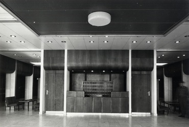 Recepció a bejárattal szemben – Penner Gyuláné, 1973. Forrás: Virtuális leletmentés
