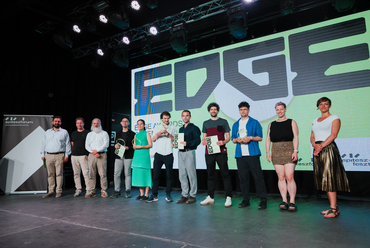 Az EDGE Awards nyertesei a fesztivál kurátorai és az Építészfórum ügyvezetője, Pásztor János társaságában. Fotó: Hegyháti Réka
