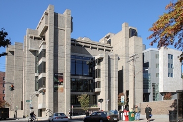 Paul Rudolph: Yale Egyetem Építészeti Kara (1958–63), New Haven, Connecticut. Forrás: Sage Ross/Wikipedia

