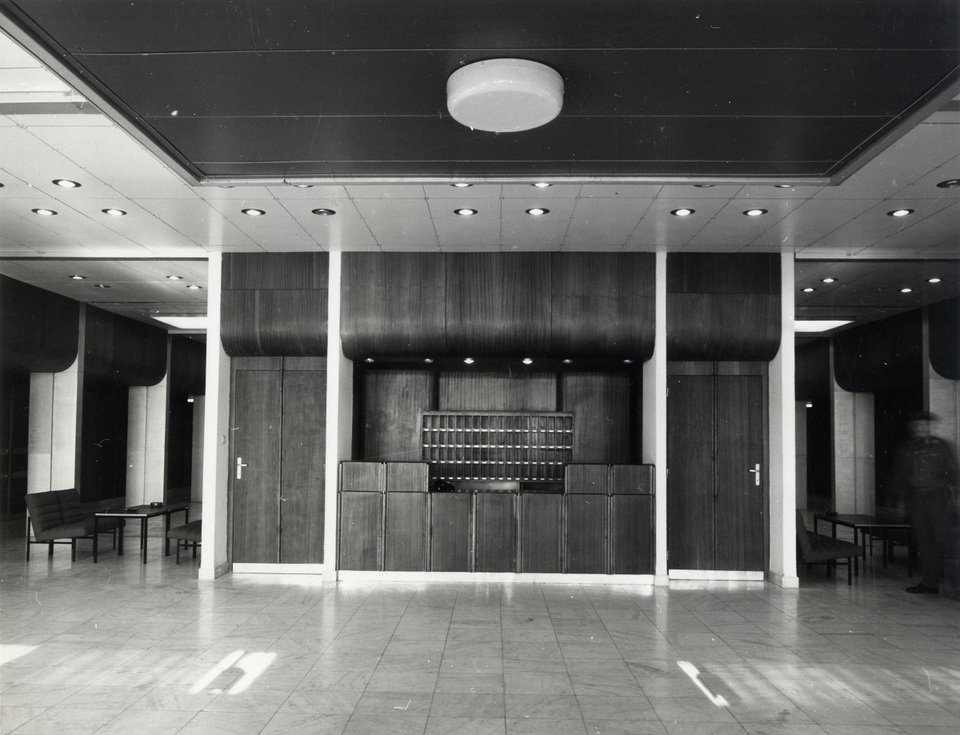 Recepció a bejárattal szemben – Penner Gyuláné, 1973. Forrás: Virtuális leletmentés
