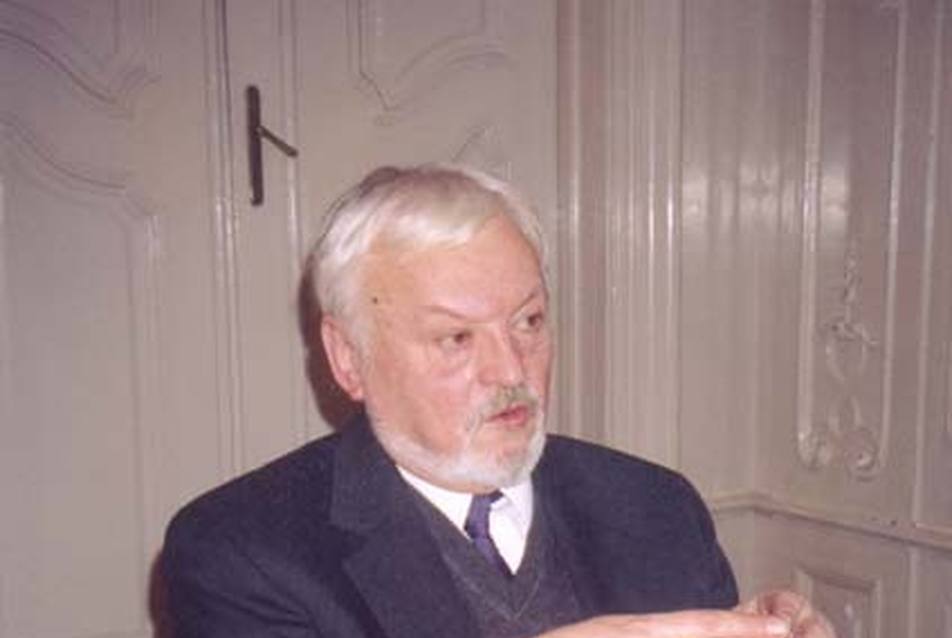 dr. Bitó János építész a 2002. évi Kotsis Iván Emlékérem tulajdonosa
