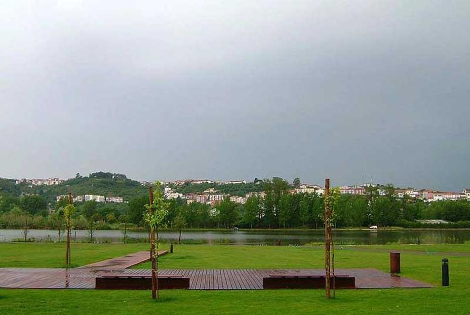 Zöld park a Mondegonál, Coimbra, Portugália