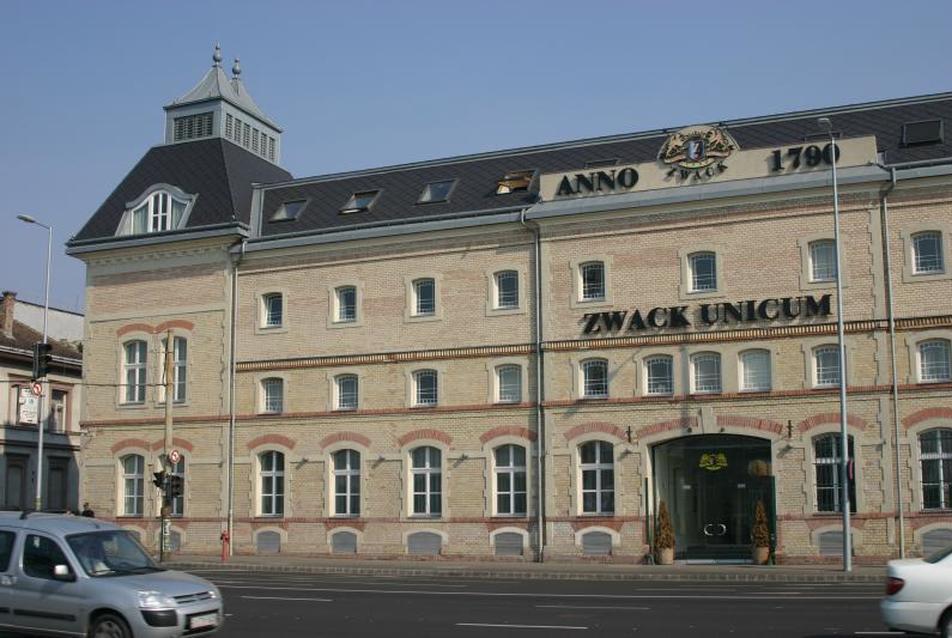 A Zwack Unicum Rt. főépület bővítése és átalakítása
