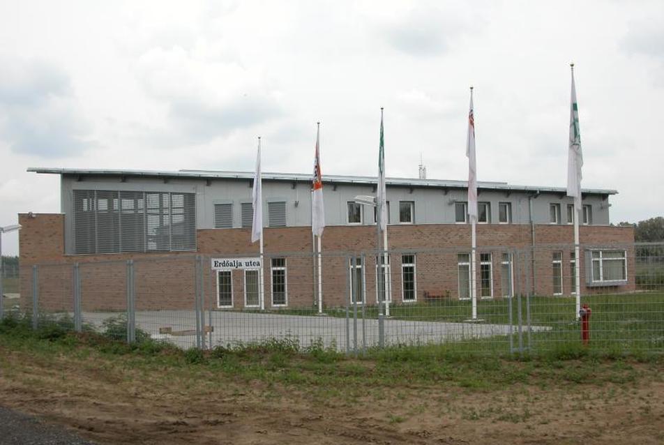 Irodaépület és szerelőcsarnok Felsőpakonyban