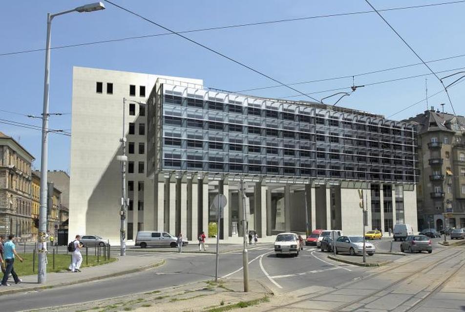 Műtárgy/plasztika megalkotása a Corvinus Egyetem új épületéhez kapcsolódva