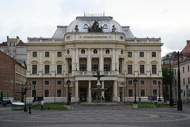 A régi színházépület főhomlokzata