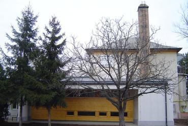 udvari homlokzat