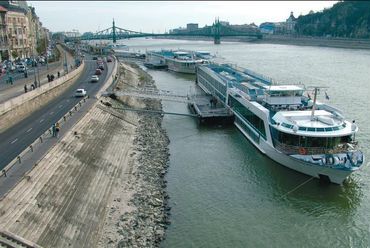 A Belgrád rakpart az Erzsébet hídról fotó: Varga-Ötvös Béla