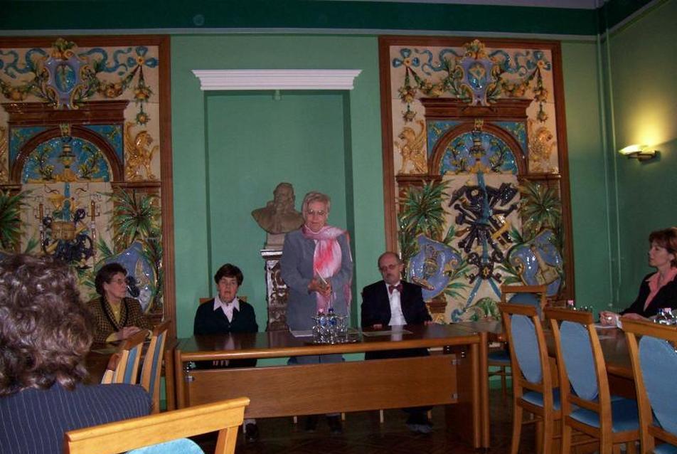 balról: Schőner Lászlóné, G.Sándor Mária, dr.Font Márta, dr. Mezős Tamás