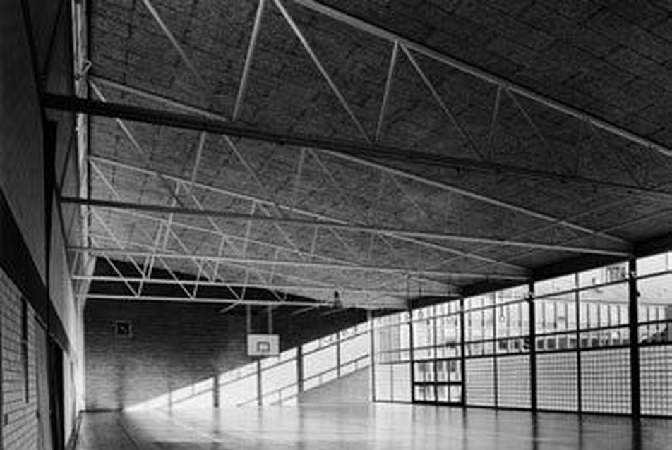 A mai Ratsgymnasium tornaterme. Építész: Friedrich Wilhelm Kraemer, fotó: Stadtarchiv Wolfsburg
