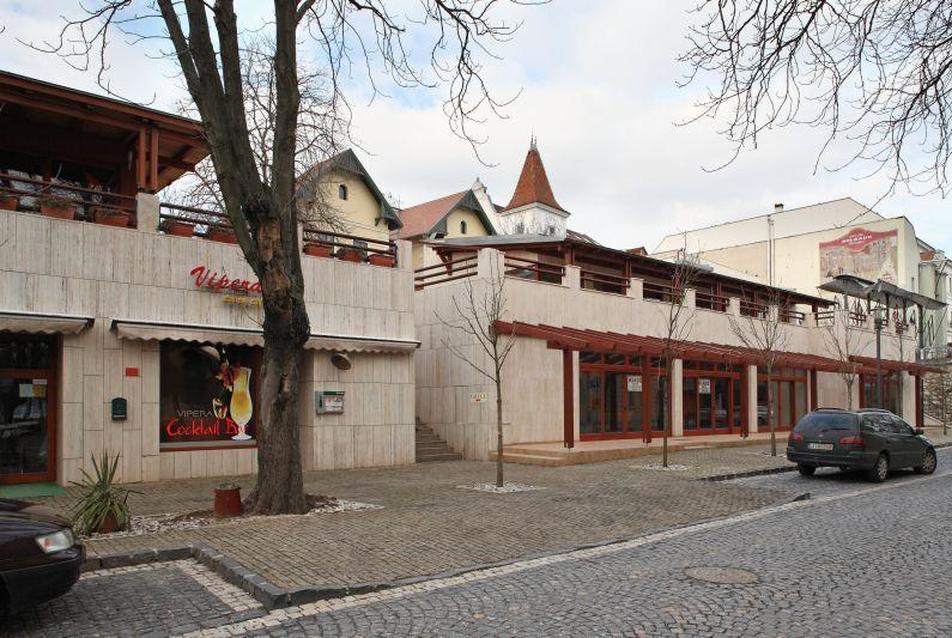 Kisfaludy utcai üzletház, Balatonfüred, fotó Hajdú József