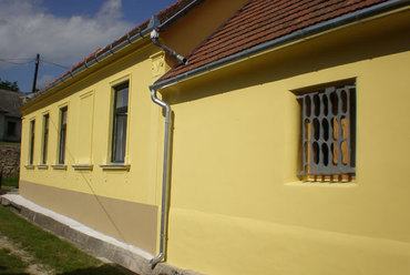 A felújított Galántai-ház Kapolcson - ablakrács
