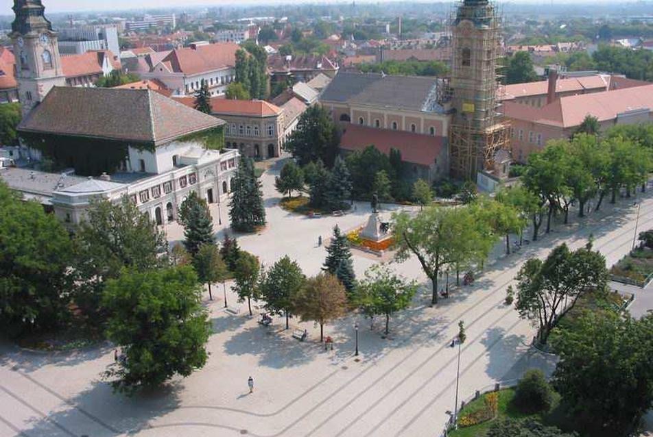 Kecskemét, a Főtér és környezete építészeti megújítása — ötletpályázat