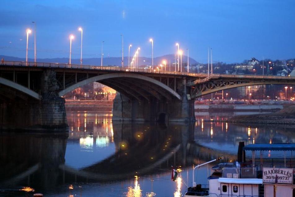 Budapest - a felújítás előtt álló Margit híd - fotó: vm