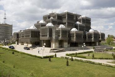 3. kép Prishtinai nemzeti könyvtár