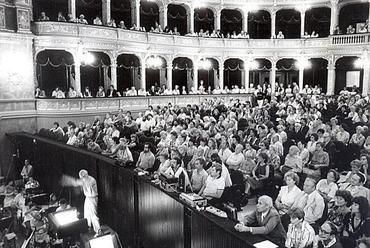 Operaház felújítás vége, akusztikai próba 1984-ben