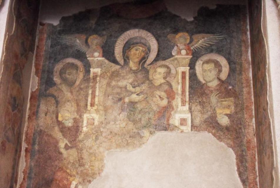 A Torritinek tulajdonított Madonna a Romulus-templom oltára fölött