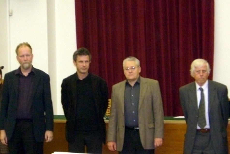 MÉK tisztújítás után, balról Erő Zoltán, Ertsey Attila, Noll Tamás, Csontos Csaba és Hajnóczi Péter dr. - forrás: mek.hu