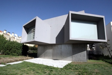 Casa del Cine Manoel de Oliveira, Portó, 2003. Építész: Eduardo Souto de Moura