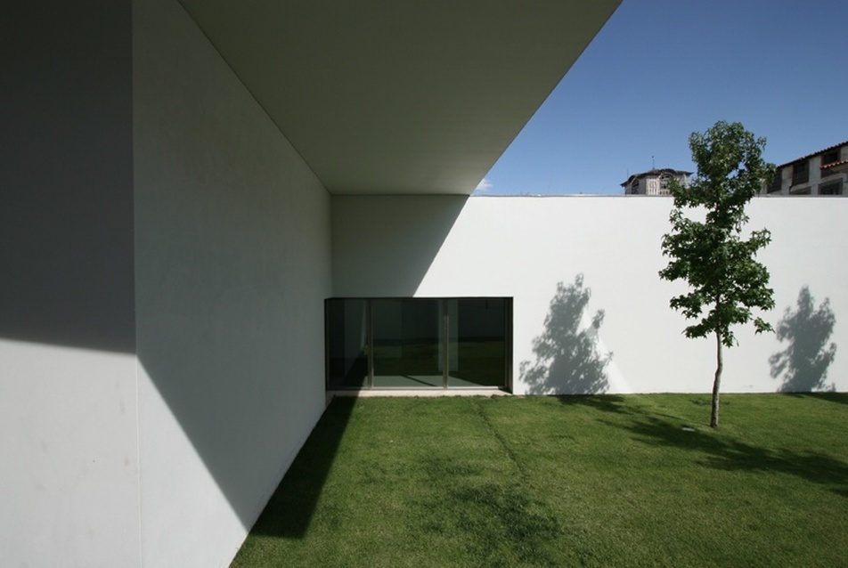 Bragança, Museo de Arte Contemporáneo, 2002-2008. Építész: Eduardo Souto de Moura