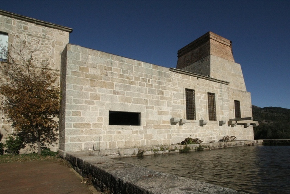 Amares, Pousada de Santa Maria do Bouro, 1989-1997. Építész: Eduardo Souto de Moura