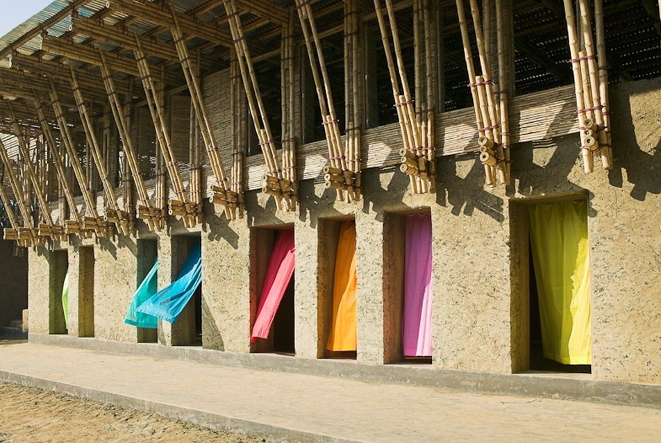 általános iskola Rudrapurban, építész: Anna Heringer és Eike Rosweg, fotó: Kurt Hoerbst