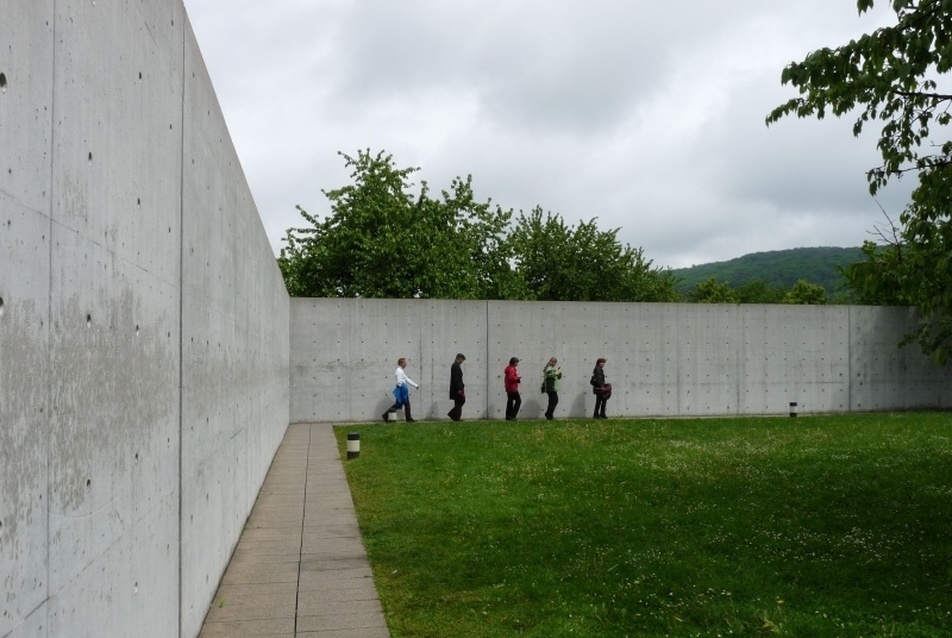 Tadao Ando - Konferencia pavilon, megközelítés libasorban, fotó: Terék Mariann