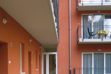 Apartmanház az Erkel utcában - építészet: Szántó és Mikó