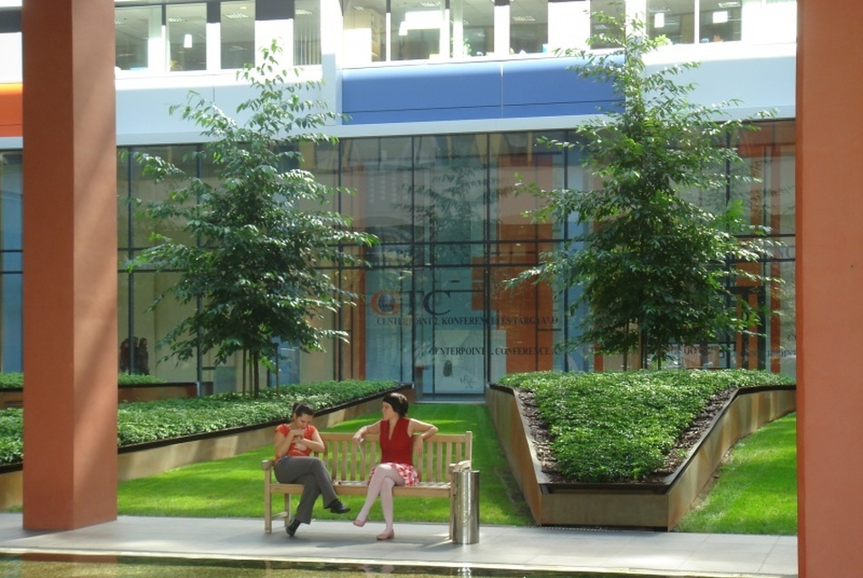 Center Point passzázs, központi belső udvar - Garten Studio
