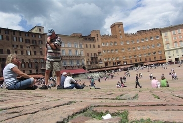 A Piazza del Campo Sienában - fotó: Bardóczi Sándor