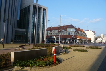 Debrecen Csapó utca térrendezés. Tervezők: Szabó Gábor, Gulyás Imre