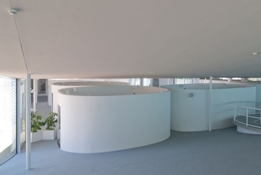 Rolex Learning Center. Vezető tervezők: Kazuyo Sejima, Ryue Nishizawa. Fotók cerbenkoc.hu.