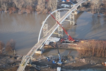 A Tiszavirág híd építés közben