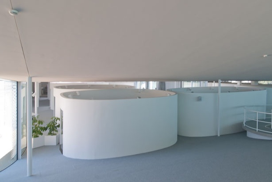 Rolex Learning Center. Vezető tervezők: Kazuyo Sejima, Ryue Nishizawa. Fotók cerbenkoc.hu.