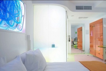 Semiramis Hotel Greece. Tervező: Karim Rashid