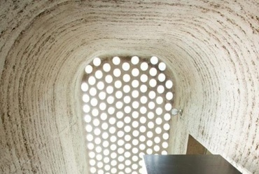 A döngölt agyagból készült Rauch-ház, Ausztria, forrás: http://www.architonic.com