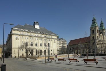 az  elkészült tér és az épület, fotó: Szántó  Tamás